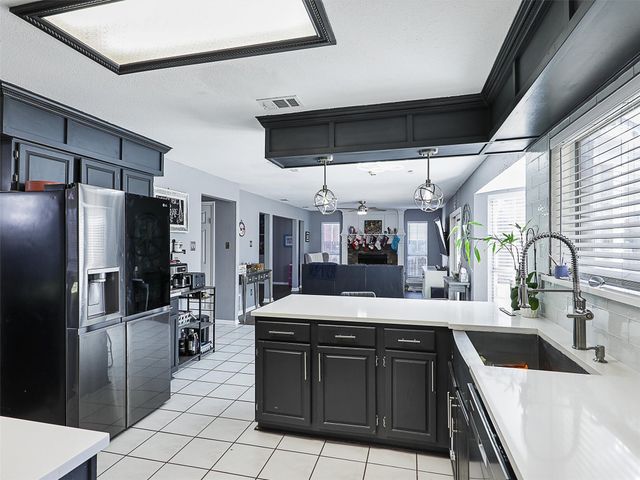 2322 Snowdon Drive, Arlington, TX 76018