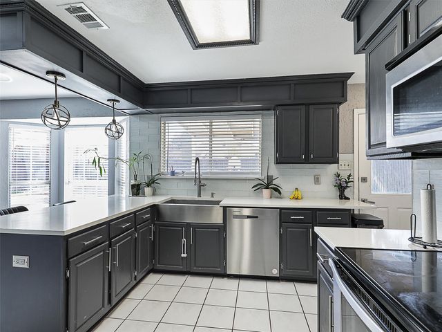 2322 Snowdon Drive, Arlington, TX 76018