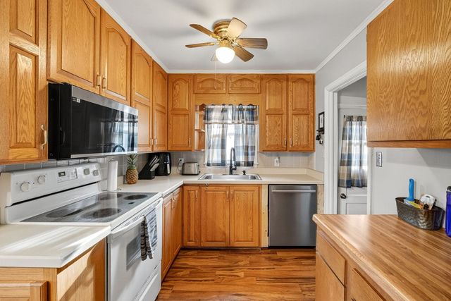 228 Hillside Avenue, West Des Moines, IA 50265