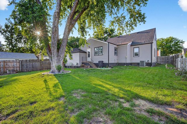228 Hillside Avenue, West Des Moines, IA 50265