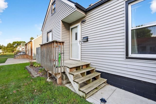 228 Hillside Avenue, West Des Moines, IA 50265