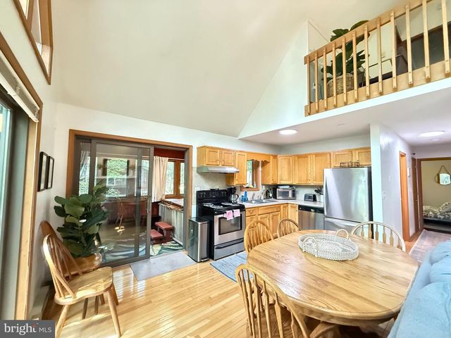 6414 DECKER, Bushkill, PA 18324