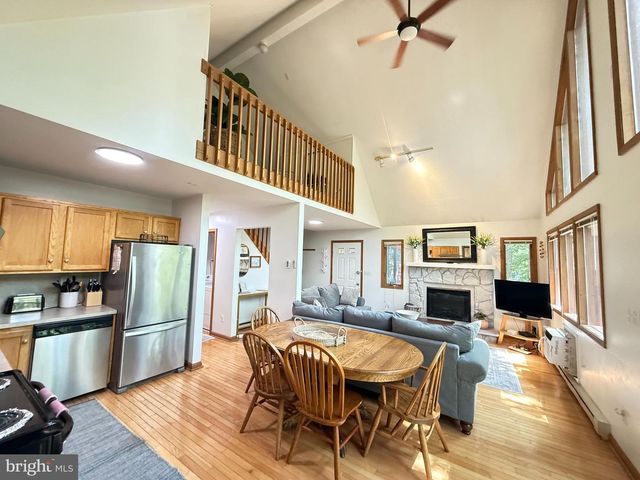 6414 DECKER, Bushkill, PA 18324