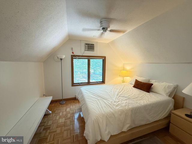 6414 DECKER, Bushkill, PA 18324
