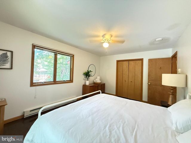 6414 DECKER, Bushkill, PA 18324