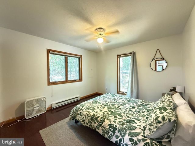 6414 DECKER, Bushkill, PA 18324