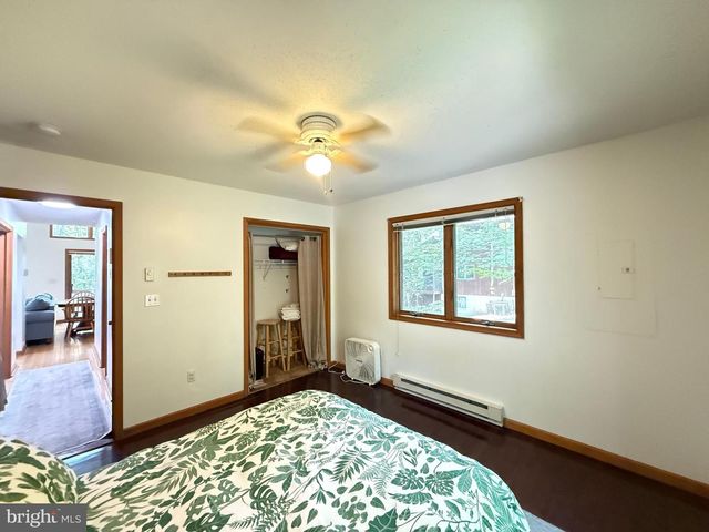 6414 DECKER, Bushkill, PA 18324