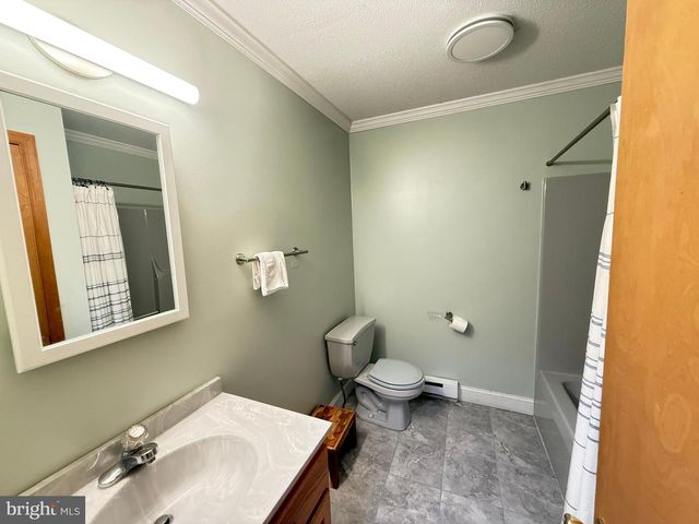 6414 DECKER, Bushkill, PA 18324