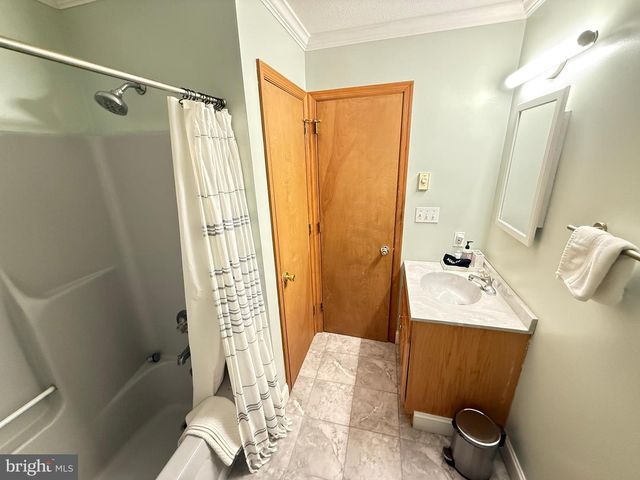 6414 DECKER, Bushkill, PA 18324