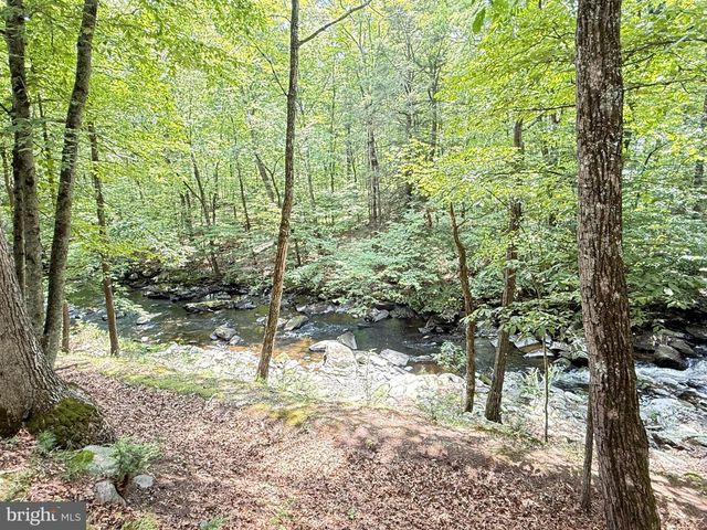6414 DECKER, Bushkill, PA 18324