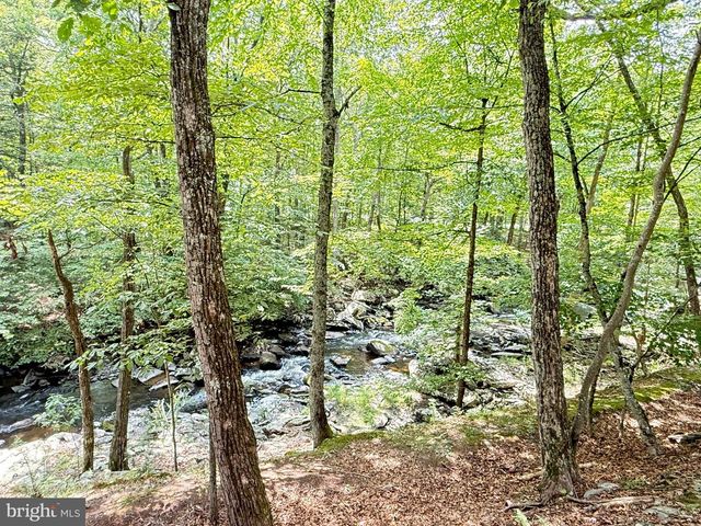 6414 DECKER, Bushkill, PA 18324