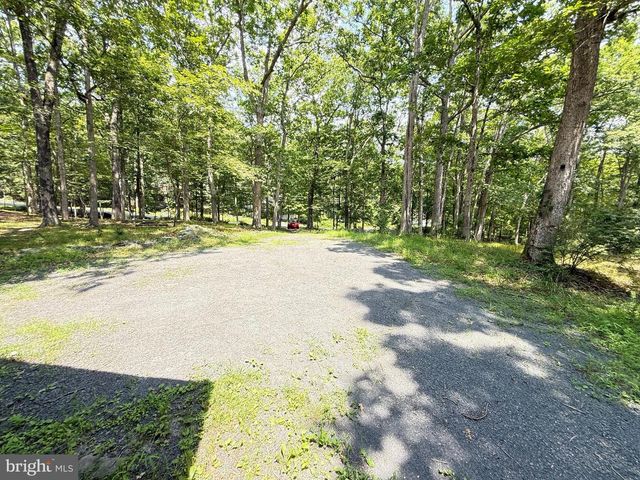 6414 DECKER, Bushkill, PA 18324