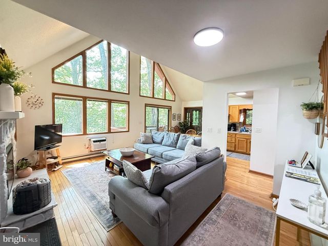 6414 DECKER, Bushkill, PA 18324