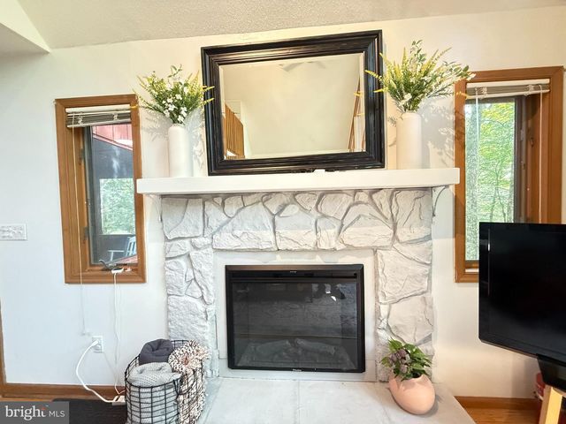 6414 DECKER, Bushkill, PA 18324