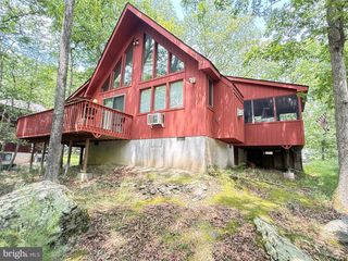 6414 DECKER, Bushkill, PA 18324