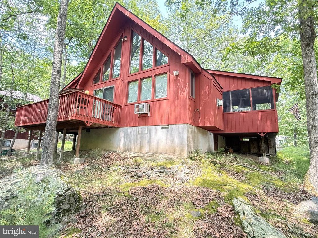 6414 DECKER, Bushkill, PA 18324