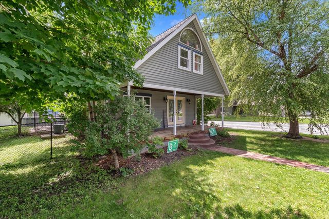 631 2nd Street, Buffalo, IA 52728