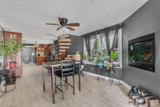 631 2nd Street, Buffalo, IA 52728