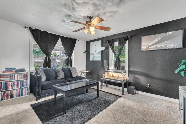 631 2nd Street, Buffalo, IA 52728
