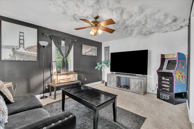 631 2nd Street, Buffalo, IA 52728