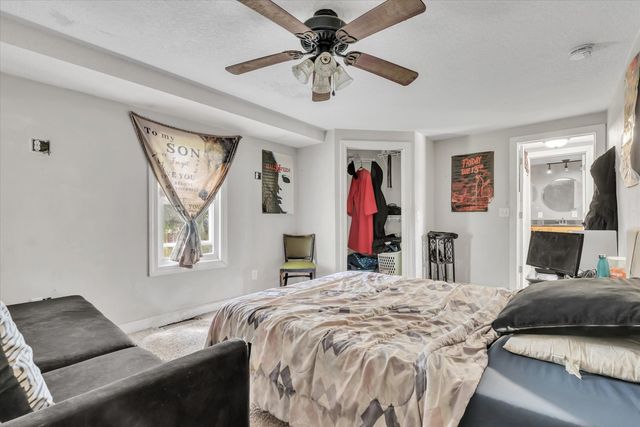 631 2nd Street, Buffalo, IA 52728