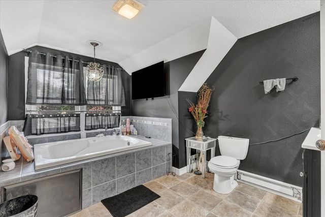 631 2nd Street, Buffalo, IA 52728