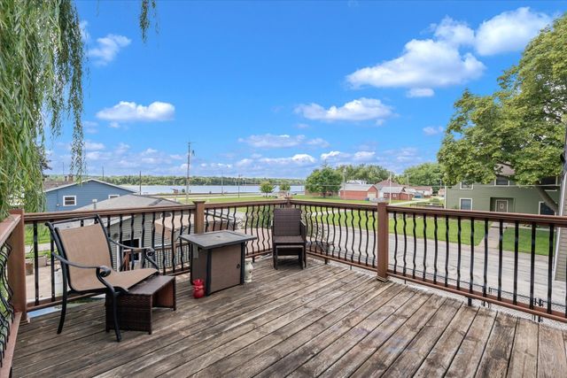 631 2nd Street, Buffalo, IA 52728