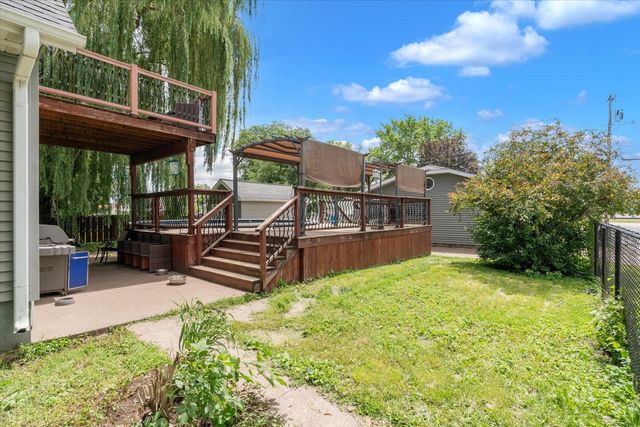 631 2nd Street, Buffalo, IA 52728