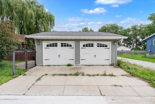631 2nd Street, Buffalo, IA 52728