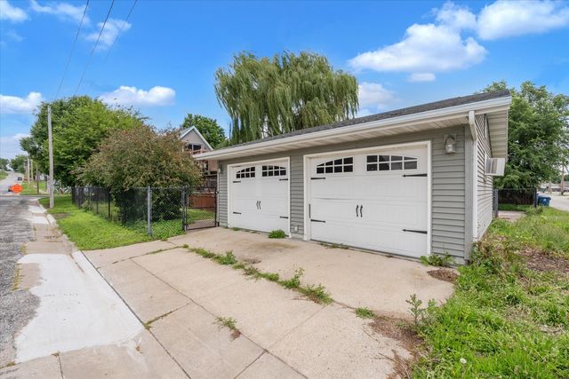 631 2nd Street, Buffalo, IA 52728