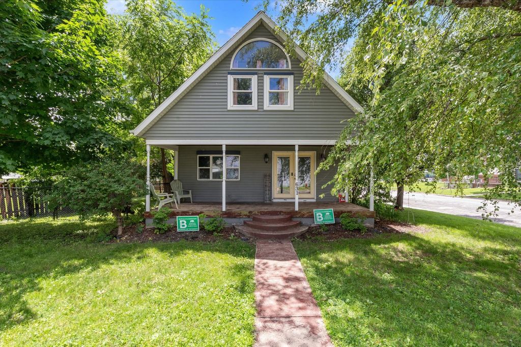 631 2nd Street, Buffalo, IA 52728