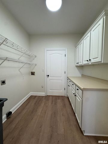 4335 Creek Drive, Springfield, IL 62711