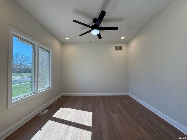 4335 Creek Drive, Springfield, IL 62711