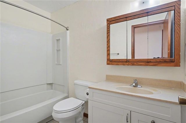 3008 Westdale Place, Lawrence, KS 66049