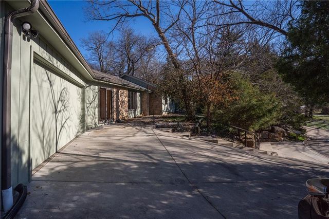 3008 Westdale Place, Lawrence, KS 66049