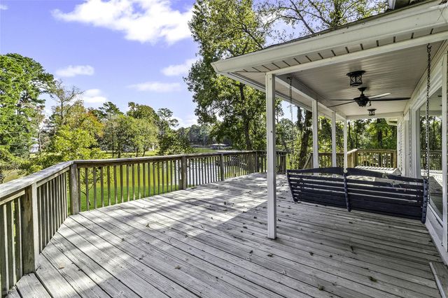 416 Island Dr, Livingston, TX 77351