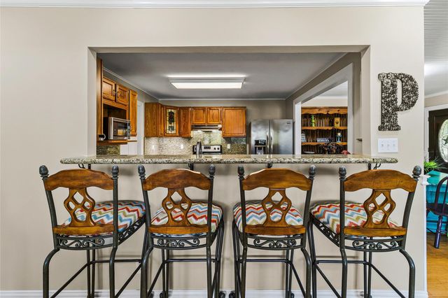 416 Island Dr, Livingston, TX 77351