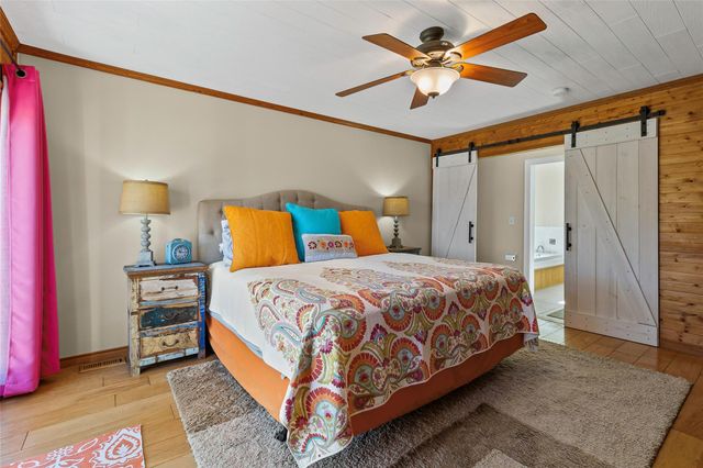 416 Island Dr, Livingston, TX 77351