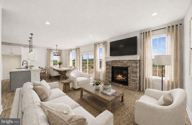 27 LAUSCH RD, Denver, PA 17517