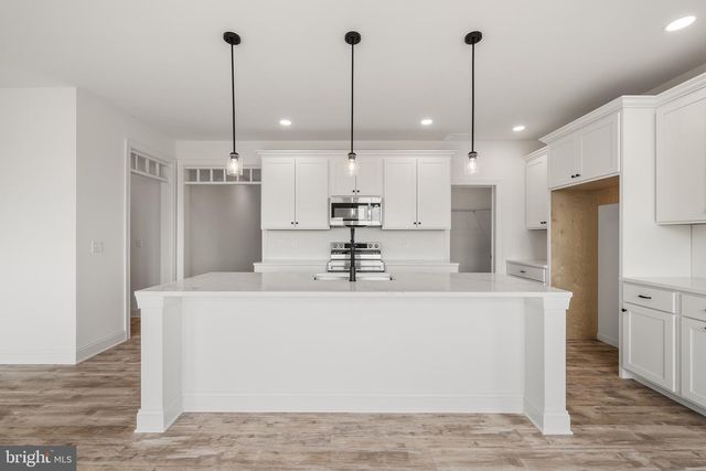 27 LAUSCH RD, Denver, PA 17517