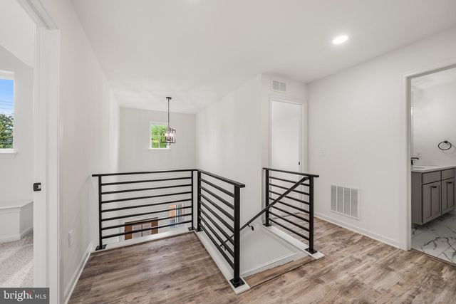 27 LAUSCH RD, Denver, PA 17517