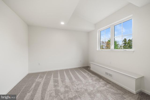 27 LAUSCH RD, Denver, PA 17517