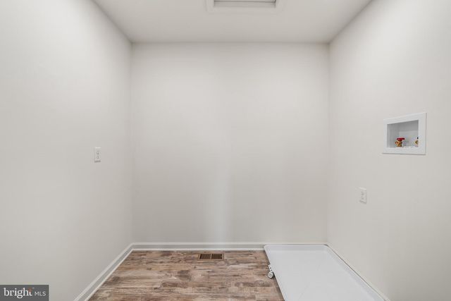 27 LAUSCH RD, Denver, PA 17517