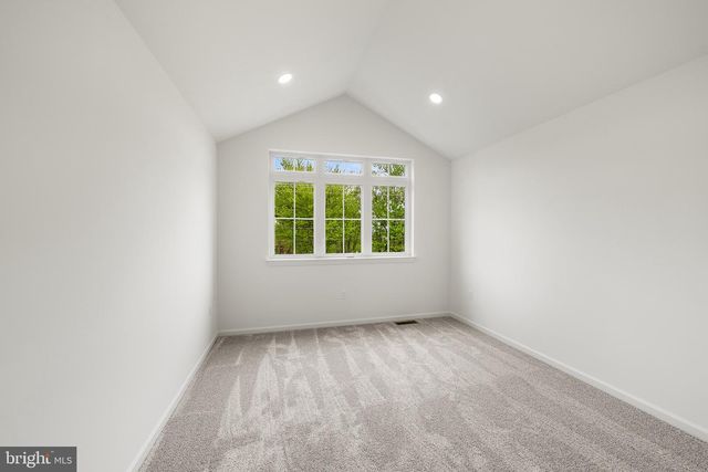 27 LAUSCH RD, Denver, PA 17517