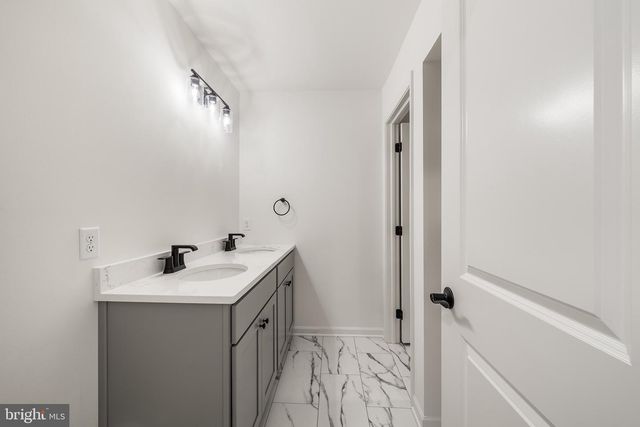 27 LAUSCH RD, Denver, PA 17517