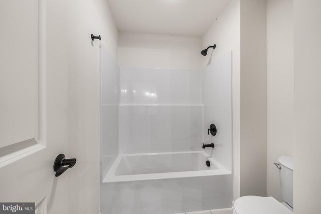 27 LAUSCH RD, Denver, PA 17517