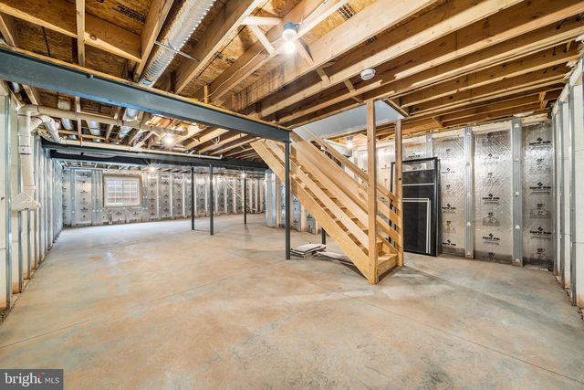 27 LAUSCH RD, Denver, PA 17517