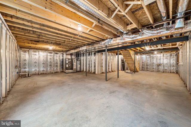 27 LAUSCH RD, Denver, PA 17517