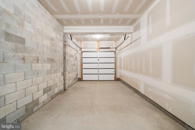 27 LAUSCH RD, Denver, PA 17517