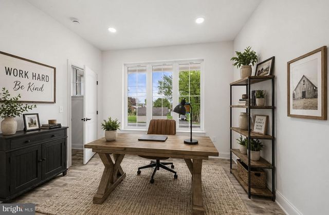 27 LAUSCH RD, Denver, PA 17517